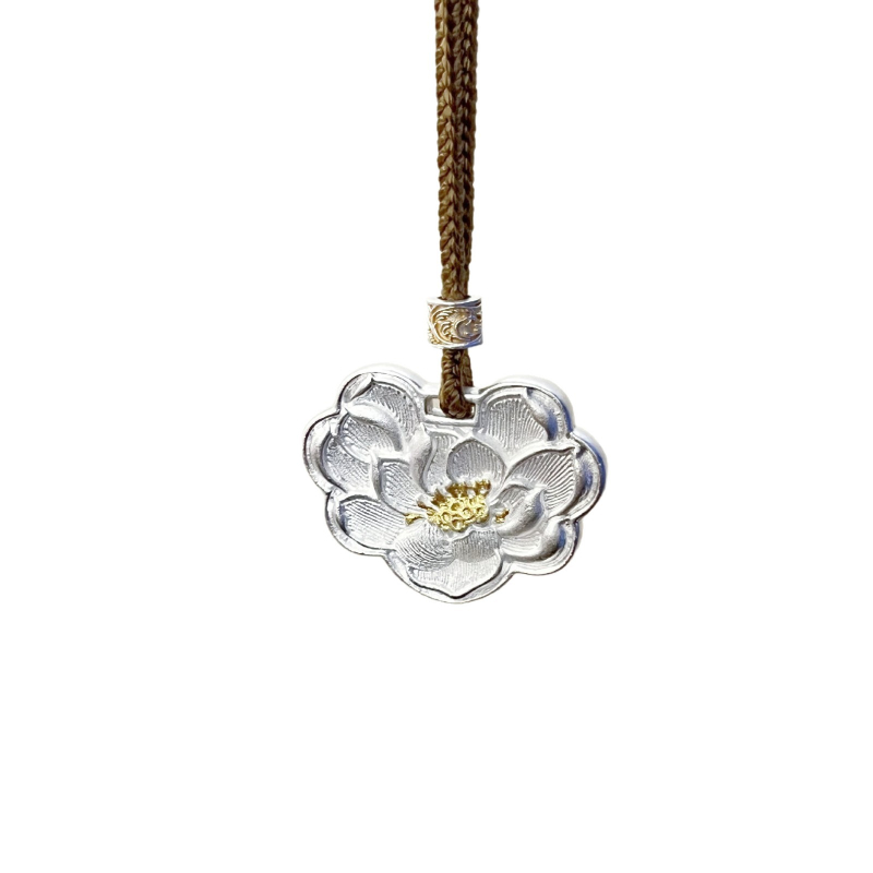 Kínai stílusú lótusz medálos nyaklánc, dupla oldalú, rézből, zsinóros lánccal, elektroplatírozott