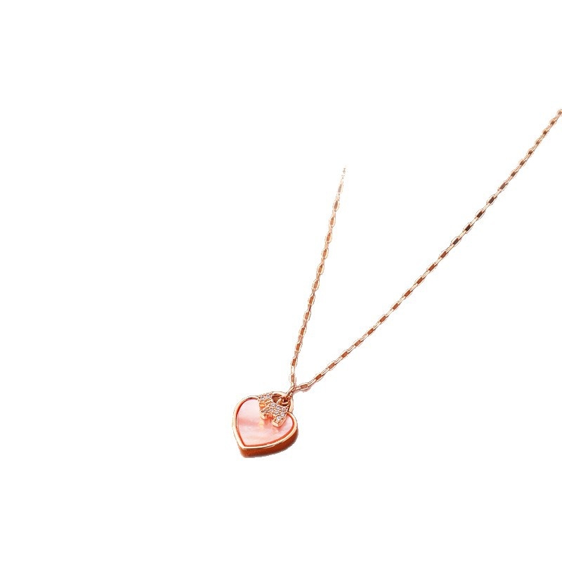 Nyaklánc – Kétszínű kagyló szív medál, lánccal a kulcscsont felé, réz alapanyag, 18K aranyozott bevonat, elektroplating, geometriai forma, ősz 2025 megjelenés