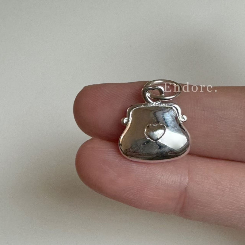 Ogrlica s privjeskom u obliku srca-torbice od srebra 925, precizna izrada, personalizirani stil