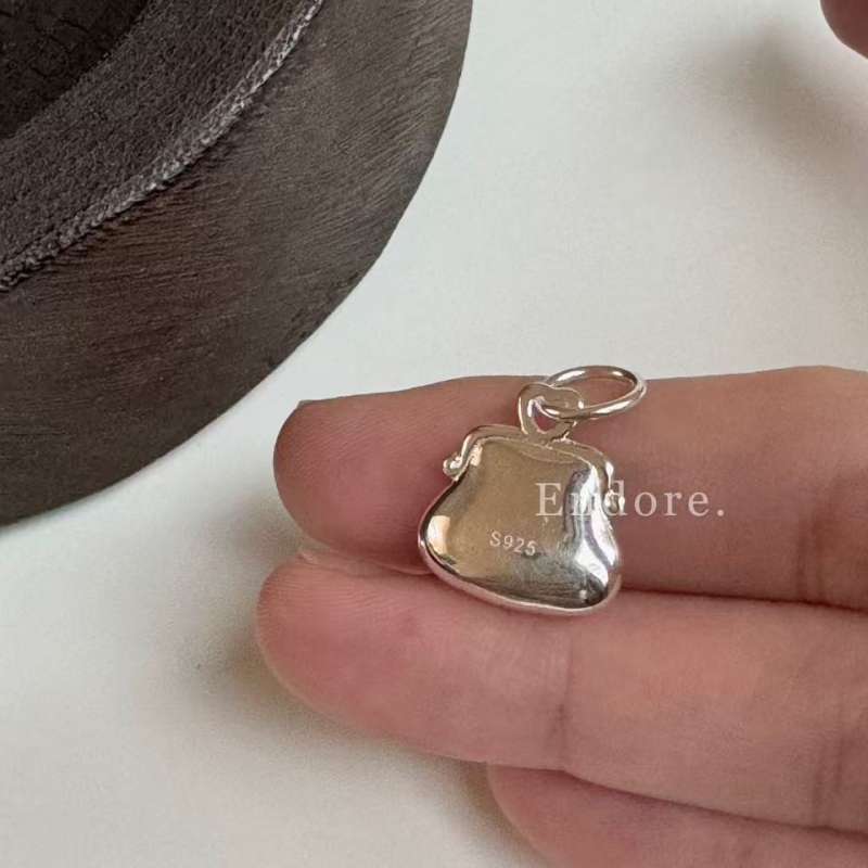 Ogrlica s privjeskom u obliku srca-torbice od srebra 925, precizna izrada, personalizirani stil
