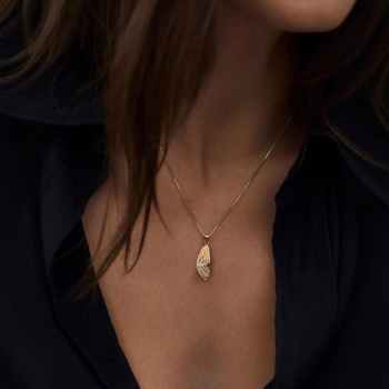 Női nyaklánc 925 ezüst medállal, réz alapra galvanizált felülettel, pillangó‑toll dizájn