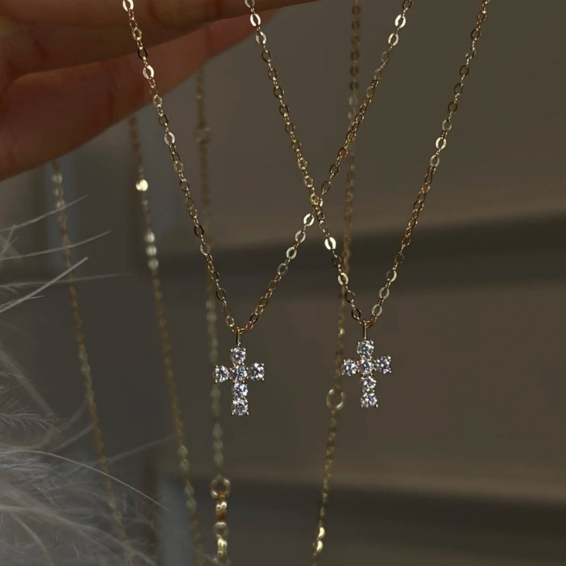 Colier din argint 925 cu cruce și zircon, design nișă, zircon încrustat, greutate 1,6 g