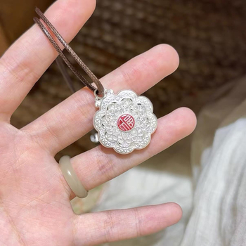 Medaljon od čistog bakra s postriebrenim premazom i emajlom, prorezan uzorak, kineski stil, umjetnički vintage