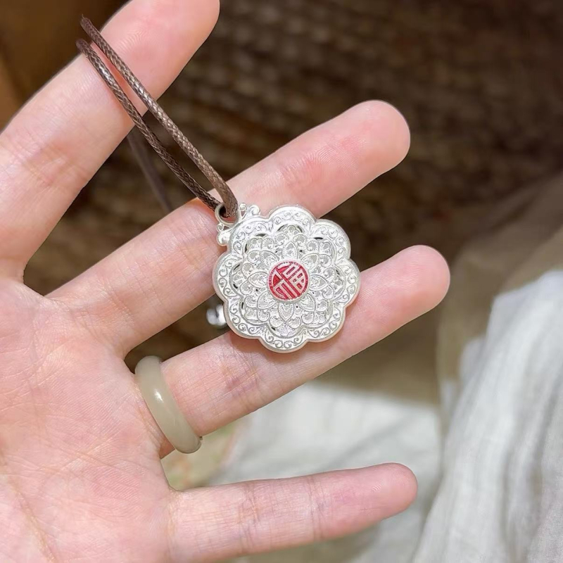 Medaljon od čistog bakra s postriebrenim premazom i emajlom, prorezan uzorak, kineski stil, umjetnički vintage