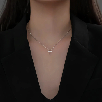 Unisex ogrlica s križnim privjeskom od srebra 925, pozlaćeno 14K, kutijasti lanac, Seiko obrada, geometrijski dizajn