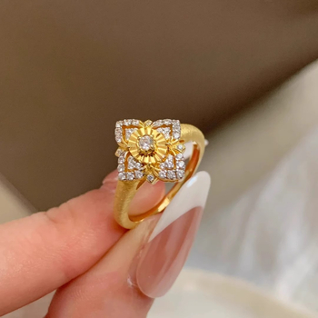 Rézből készült virág alakú medálos nyaklánc négylevelű lóhere mintával, elektroplatírozott, szabályos lánccal, középkori irodalmi retro stílusban, nők számára