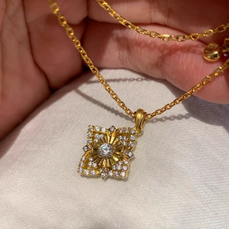 Rézből készült virág alakú medálos nyaklánc négylevelű lóhere mintával, elektroplatírozott, szabályos lánccal, középkori irodalmi retro stílusban, nők számára