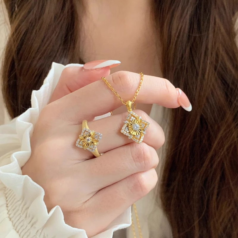 Rézből készült virág alakú medálos nyaklánc négylevelű lóhere mintával, elektroplatírozott, szabályos lánccal, középkori irodalmi retro stílusban, nők számára