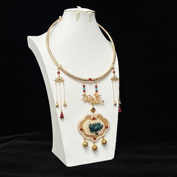 Kaelakee tüüpi krae bojtidega - segamaterjal, sulami ripats, Anhui päritolu, 2024 talv, Originaalne disain