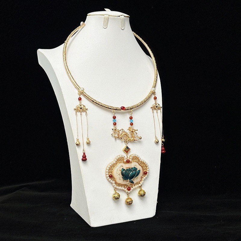 Kaelakee tüüpi krae bojtidega - segamaterjal, sulami ripats, Anhui päritolu, 2024 talv, Originaalne disain