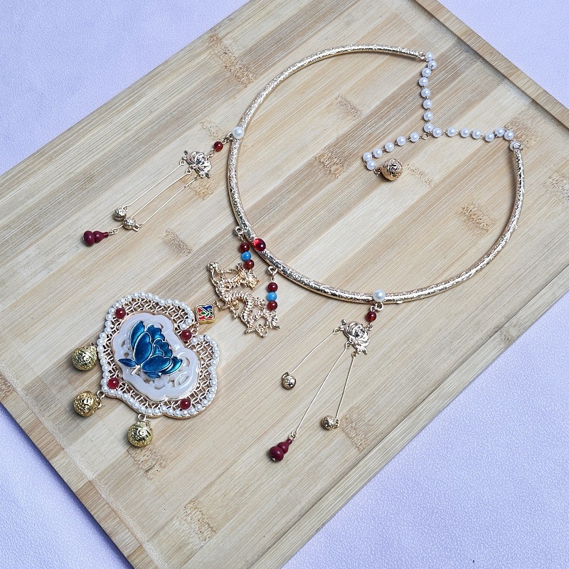 Kaelakee tüüpi krae bojtidega - segamaterjal, sulami ripats, Anhui päritolu, 2024 talv, Originaalne disain