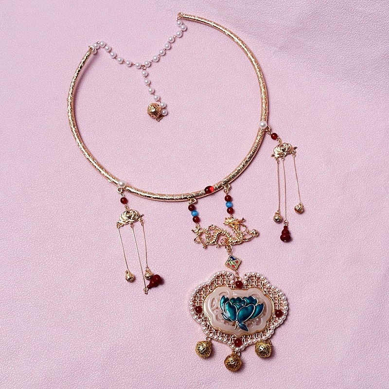 Kaelakee tüüpi krae bojtidega - segamaterjal, sulami ripats, Anhui päritolu, 2024 talv, Originaalne disain