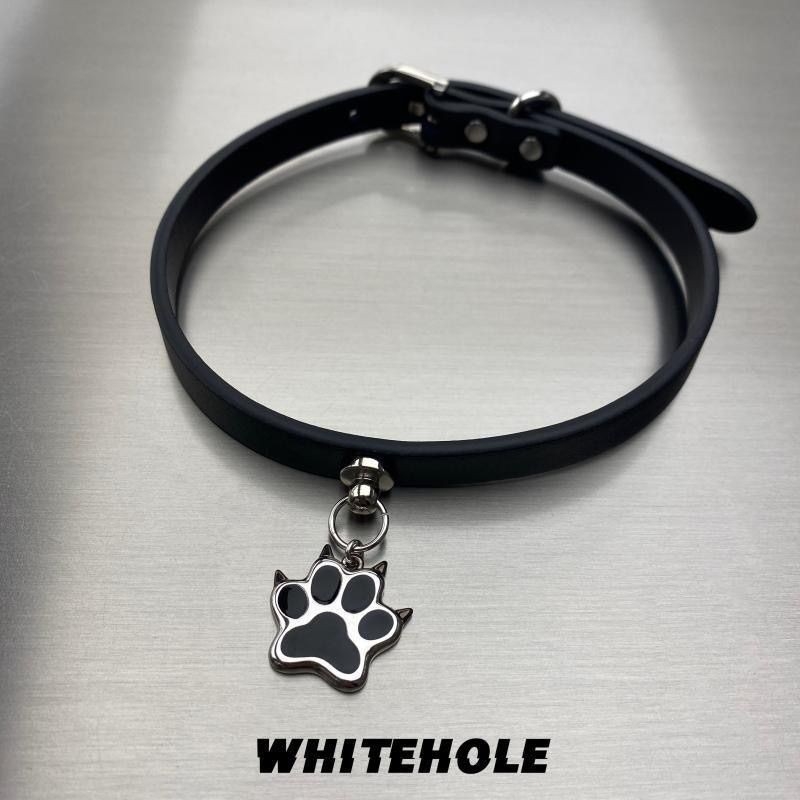 Kaelarihm koera ja kassipoja käpajälgede motiividega, materjal Cortex, ripats sulamist, ristkettaga stiil, originaalne disain