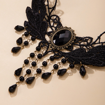 Csipkés chokernyaklánc, kulcscsonti lánccal, csepp alakú medállal, mesterséges kristállyal, 31–40 cm kerület