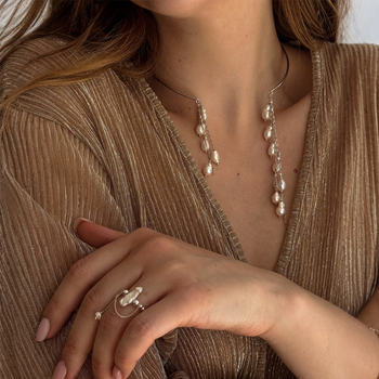 Ogrlica tipa goljer s perlama, geometrijski oblik, kristalni privjesak, težina 16 g, običan lanac