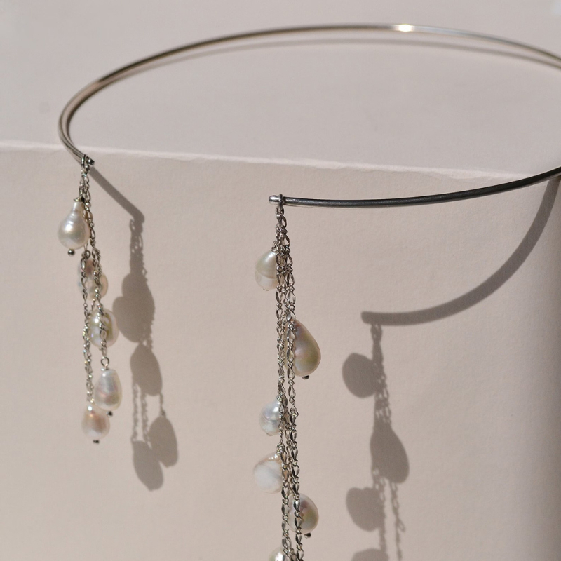 Ogrlica tipa goljer s perlama, geometrijski oblik, kristalni privjesak, težina 16 g, običan lanac