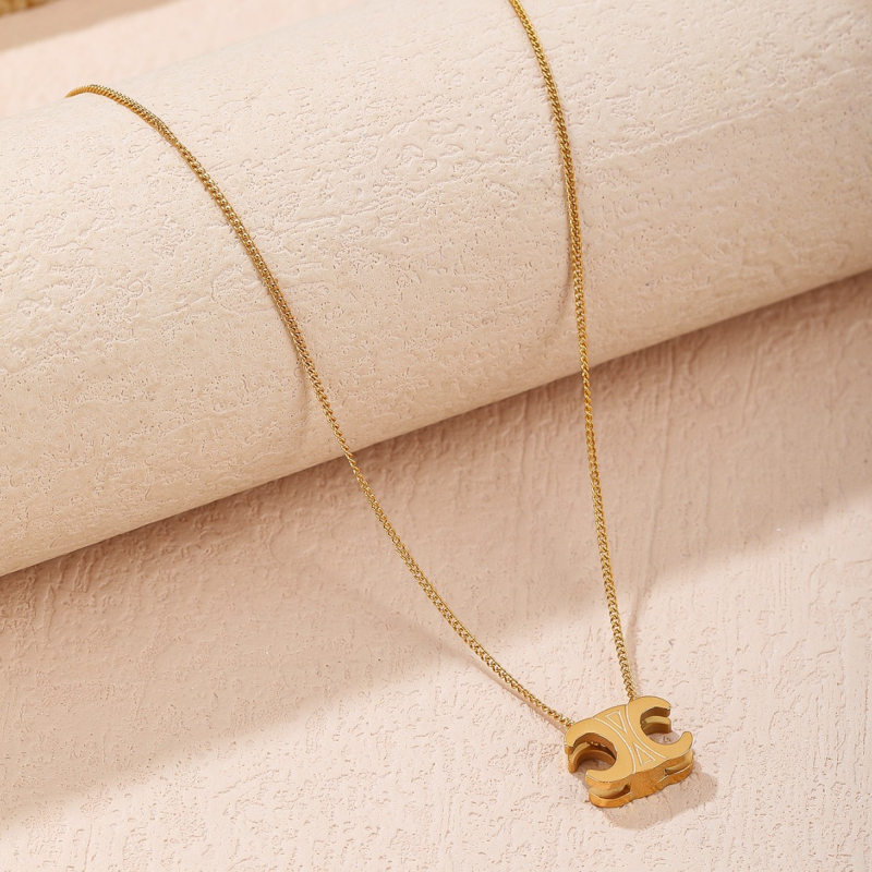 Arc De Triomphe nyaklánc — geometriai medál titánium acélból, sík lánccal, elektroplátolt