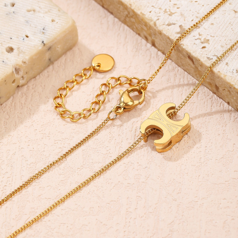 Arc De Triomphe nyaklánc — geometriai medál titánium acélból, sík lánccal, elektroplátolt