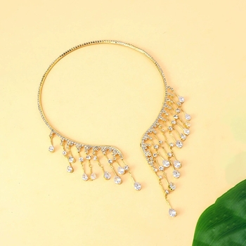 Choker s višeslojnim privjeskom od legure i umjetnog kristala, geometrijski stil, Instagram stil, opseg 41–50 cm, težina 40 g