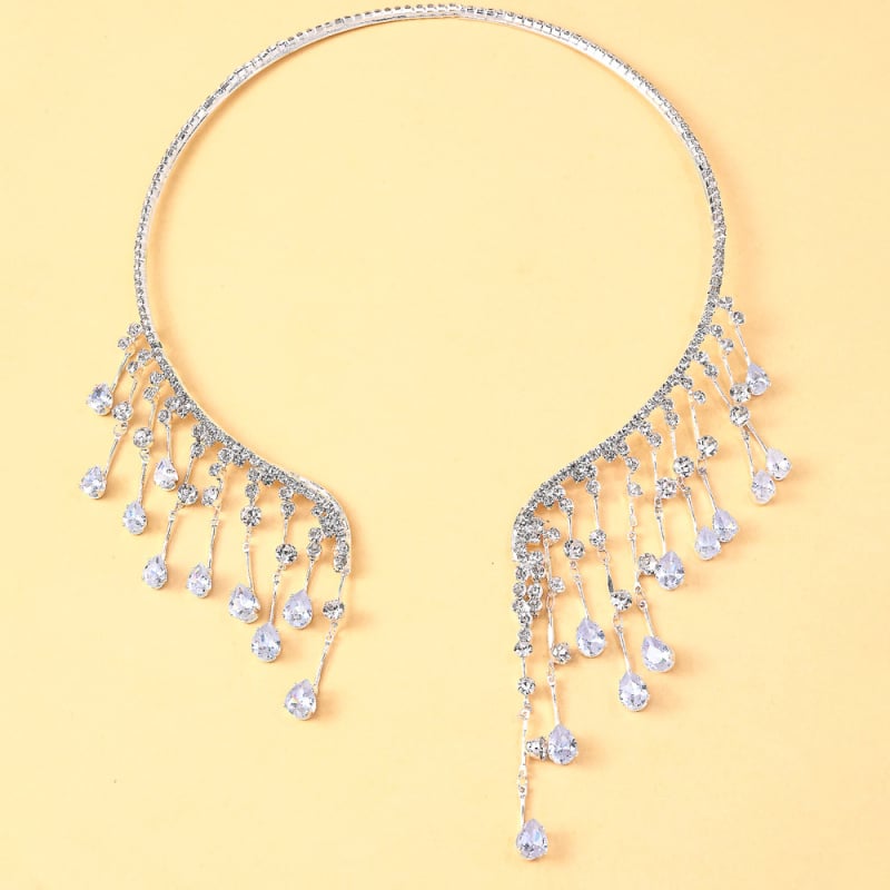 Choker s višeslojnim privjeskom od legure i umjetnog kristala, geometrijski stil, Instagram stil, opseg 41–50 cm, težina 40 g