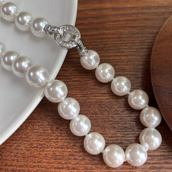 Kagylógyöngyökből készült nyaklánc, imitált gyöngyökkel, eredeti dizájn, Seiko feldolgozás, 2024 tavasz