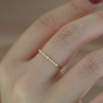 Prsten od S925 sterling srebra, pozlaćen 14K, red cirkona, elegantan i nježan, pogodan za slaganje