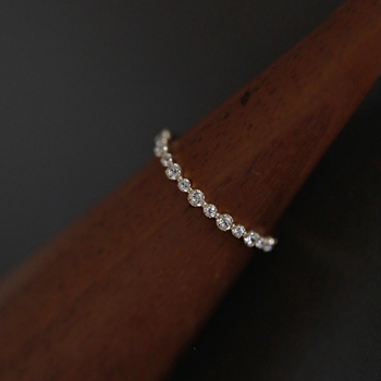 Prsten od S925 sterling srebra, pozlaćen 14K, red cirkona, elegantan i nježan, pogodan za slaganje