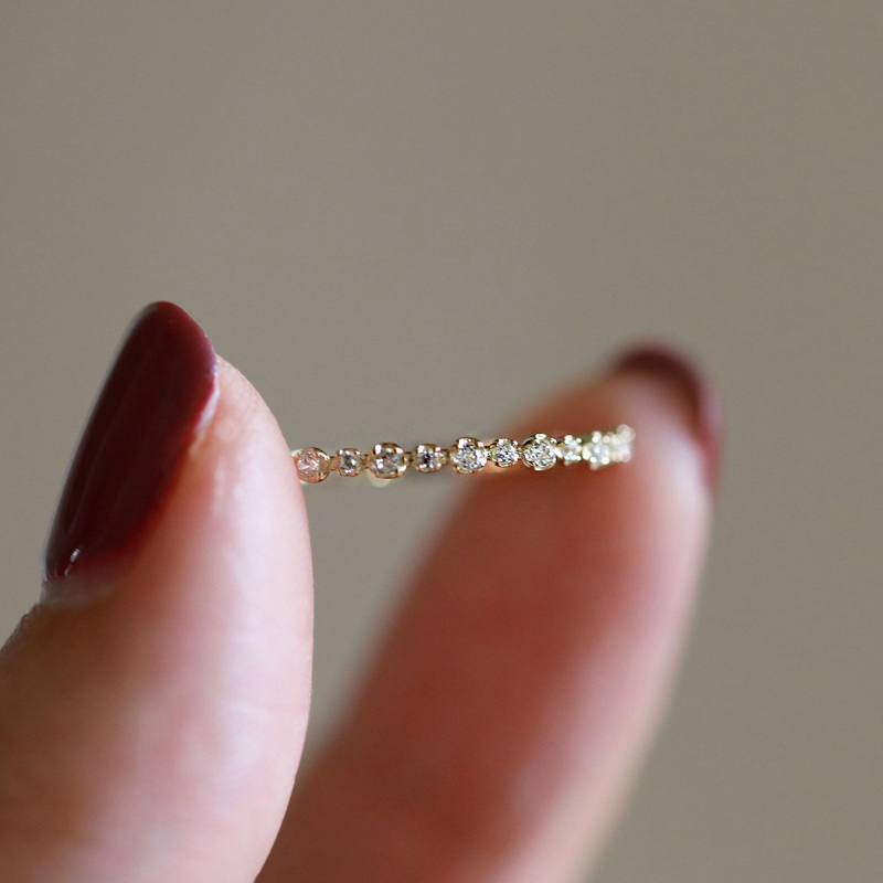 Prsten od S925 sterling srebra, pozlaćen 14K, red cirkona, elegantan i nježan, pogodan za slaganje
