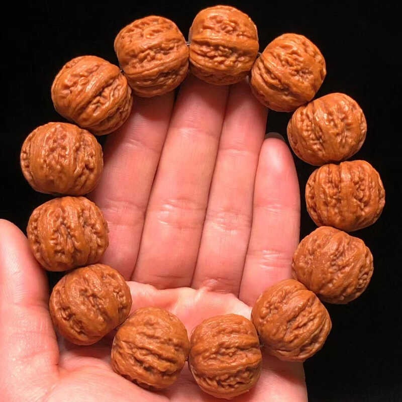 Ръчни мъниста от орехово дърво — модерен минималистичен стил; код Al102391 • Материал: орехово дърво • Категория: ръчни мъниста • Стил: модерен минимализъм