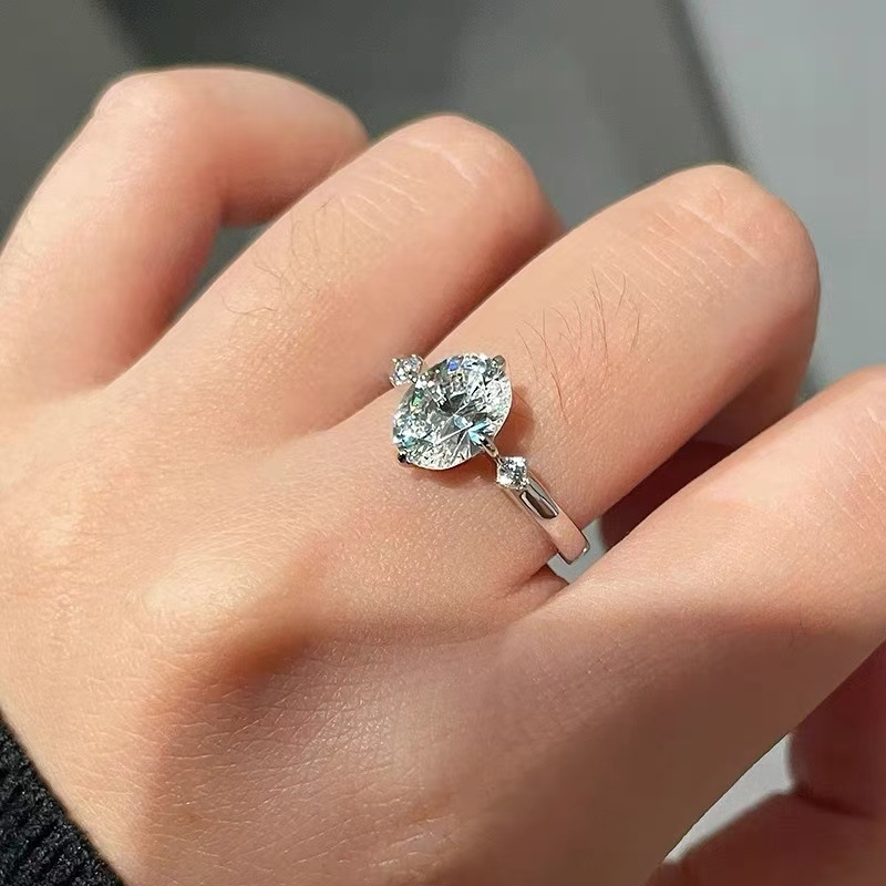 Prsten s moissanitom, 2 karata, ovalnog oblika, od srebra 925, za žene