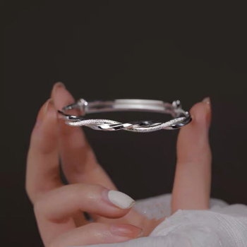 Ženski Möbius narukvica, moderan stil, nišni dizajn, vrhunska kvaliteta, minimalistička i profinjena, push-pull zatvarač