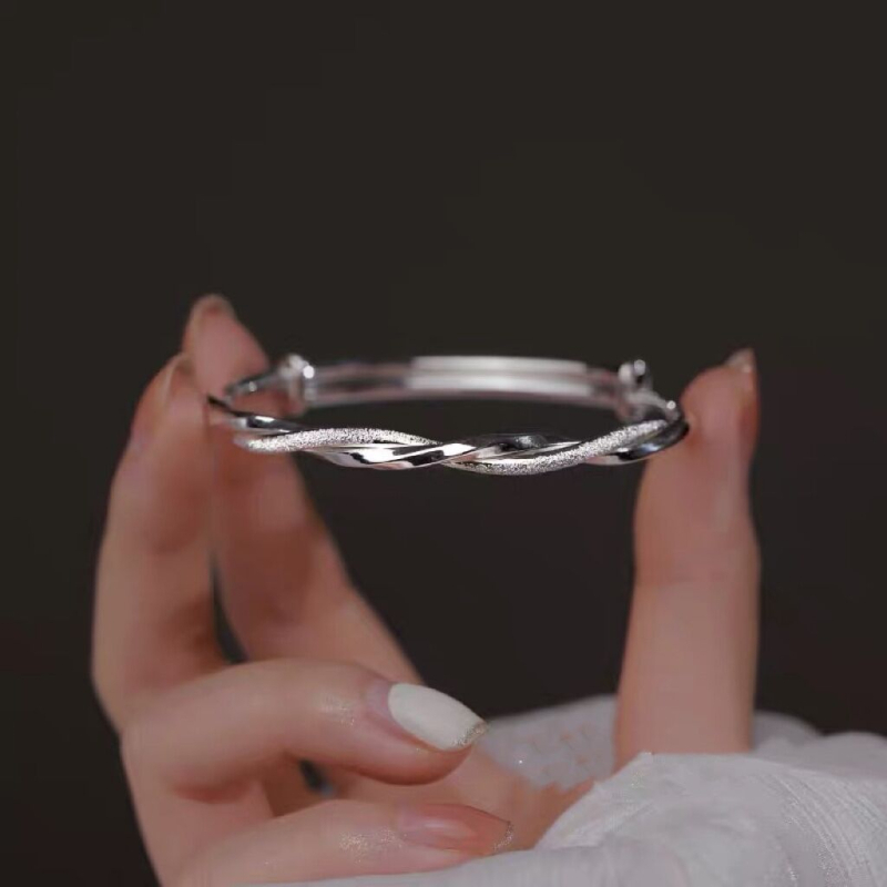 Ženski Möbius narukvica, moderan stil, nišni dizajn, vrhunska kvaliteta, minimalistička i profinjena, push-pull zatvarač