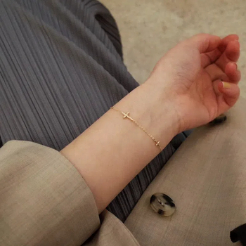 Brățară din argint 925 placată cu aur 14K, cu un mini-cruciu pentru femei – subțire, geometric, bijuterii de mână