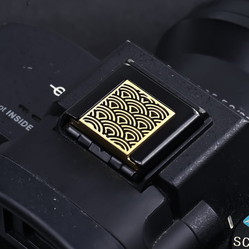 Capac pentru bliț pentru camere Sony Alpha, gravură din alamă, model R-E, accesoriu pentru butonul de declanșare