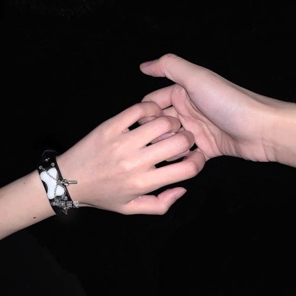 Rokassprādze ar suņa kaula motīvu, oriģināls subkultūras dizains, unisex, materiāls Cortex, vasaras 2021 izlaišana