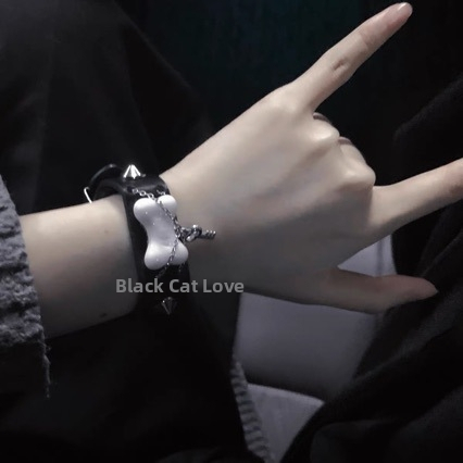 Rokassprādze ar suņa kaula motīvu, oriģināls subkultūras dizains, unisex, materiāls Cortex, vasaras 2021 izlaišana