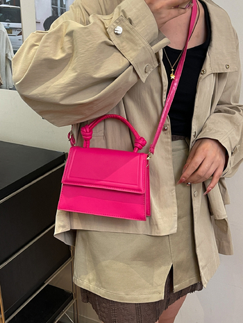 Geantă de umăr casual nouă, în stil solid, geantă de mână casual pentru femei, geantă de umăr pătrată mică, la modă și simplă.