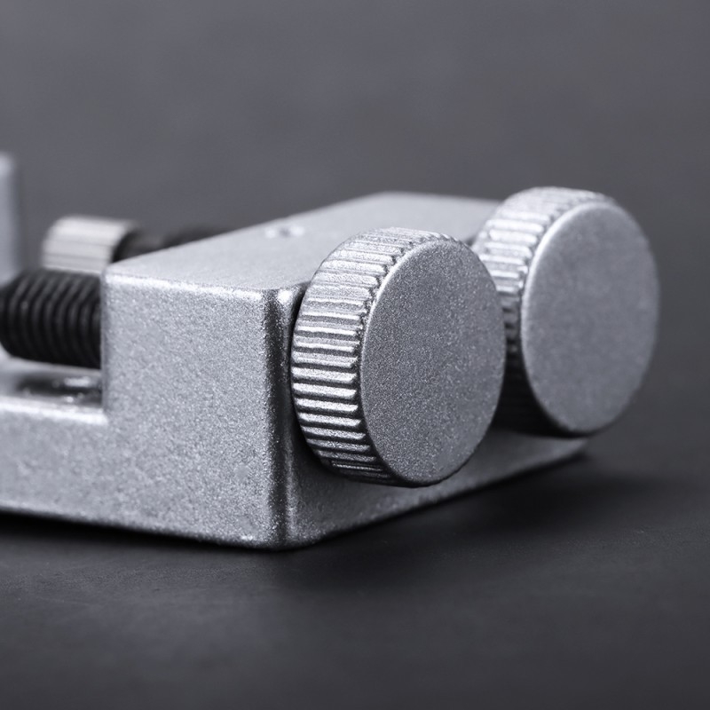 Nástroj na rozoberanie a nastavenie remienka hodiniek, dvojhlavý kovový nastavovač, nástroj na opravu kovového remienka, jar 2025