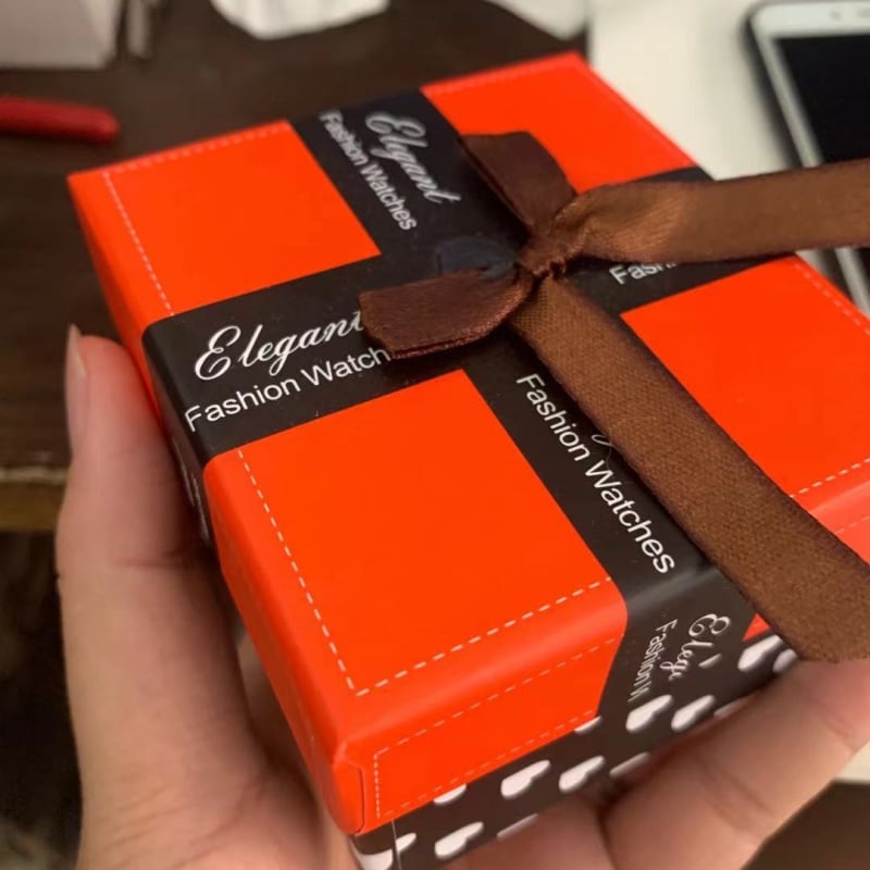 Кутия за подаръци и часовник с капак и дъно; пролет 2021; не за внос