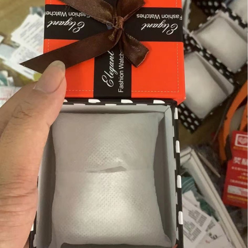 Кутия за подаръци и часовник с капак и дъно; пролет 2021; не за внос