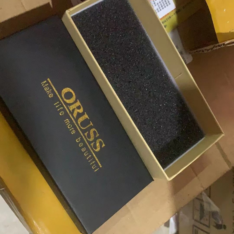 Кутия за подаръци и часовник с капак и дъно; пролет 2021; не за внос