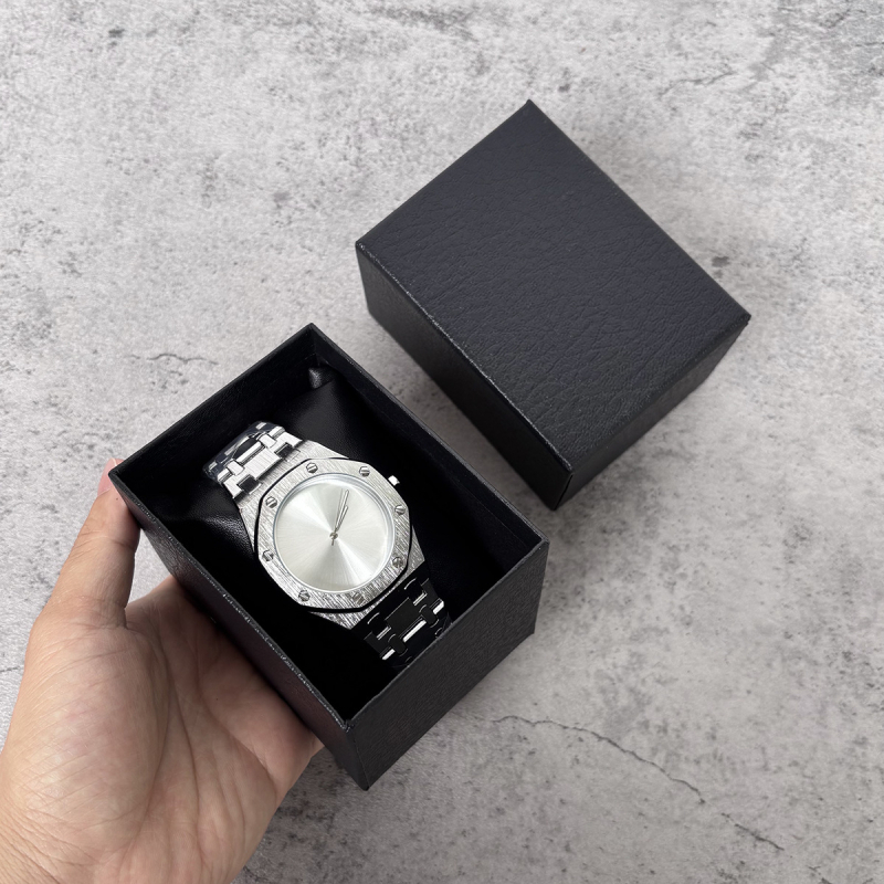 Logó nélküli óra doboz, műbőr (Importálás: Nincs; Márka: Egyéb; 2025 tavasza)