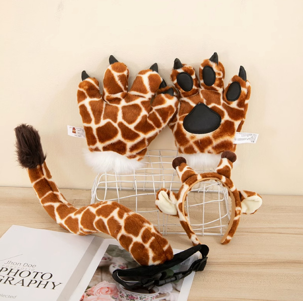 Plüss Tigris Farokkal és Mancsokkal — rekvizit színpadi előadásokhoz; PP gyapot töltés, 15–35 éveseknek