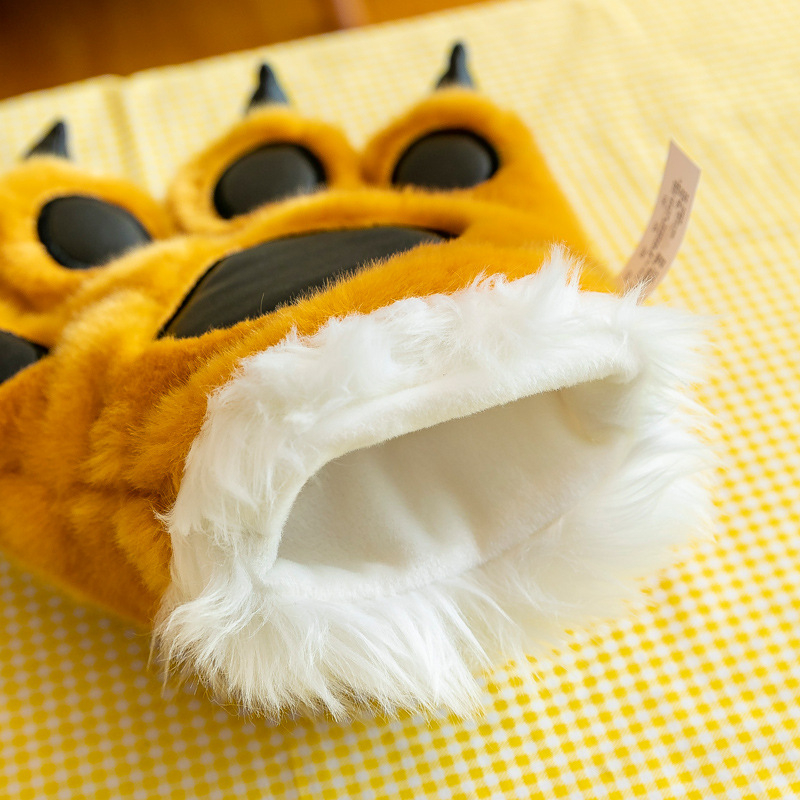 Plüss Tigris Farokkal és Mancsokkal — rekvizit színpadi előadásokhoz; PP gyapot töltés, 15–35 éveseknek