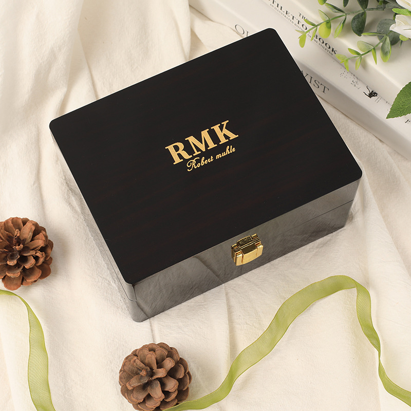 Drvena kutija za pakiranje satova s lakiranim završnim slojem, namijenjena pakiranju nakita, Kina