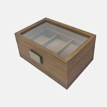 Cutie pentru ceasuri antice, cu trei compartimente, finisaj cu textură de lemn și capac de sticlă; materiale: placă de densitate + PVC + flanelă + sticlă