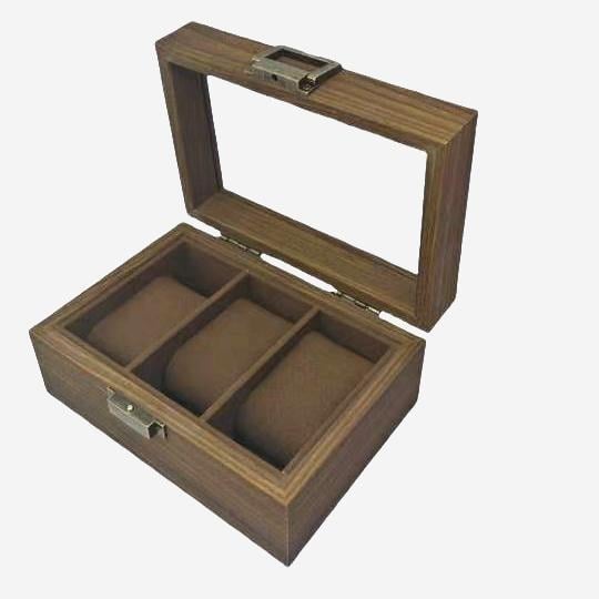 Cutie pentru ceasuri antice, cu trei compartimente, finisaj cu textură de lemn și capac de sticlă; materiale: placă de densitate + PVC + flanelă + sticlă