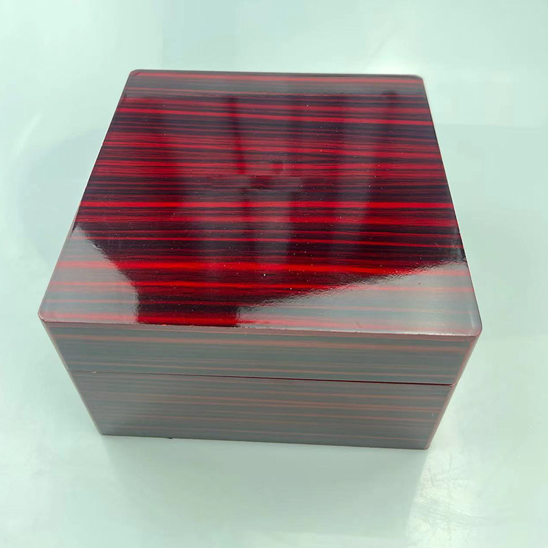 HQ004 Box na hodinky – drevený box s lakovaným povrchom, personalizovaný úložný box na šperky