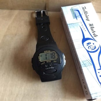 Ceas vorbitor XJ662, mișcare electronică, cadran pătrat de 42 mm, alarmă, calendar și afișaj 24 de ore