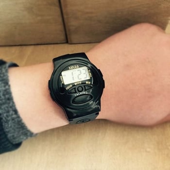 Ceas vorbitor XJ662, mișcare electronică, cadran pătrat de 42 mm, alarmă, calendar și afișaj 24 de ore